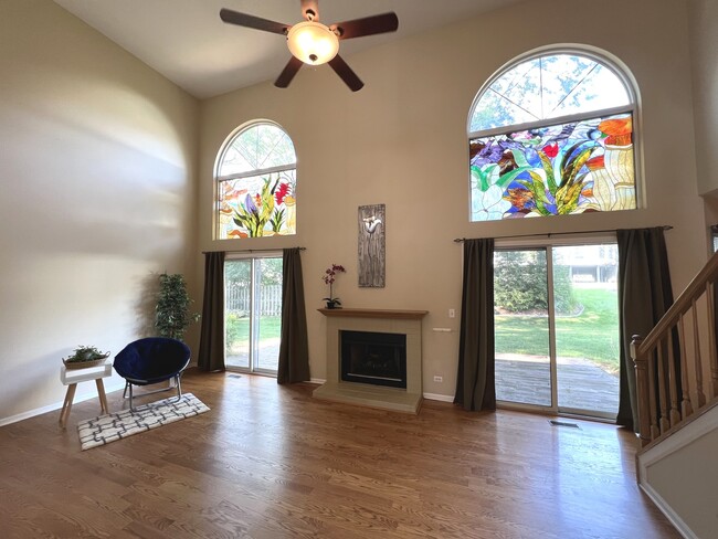 Photo - 812 Canterbury Ln