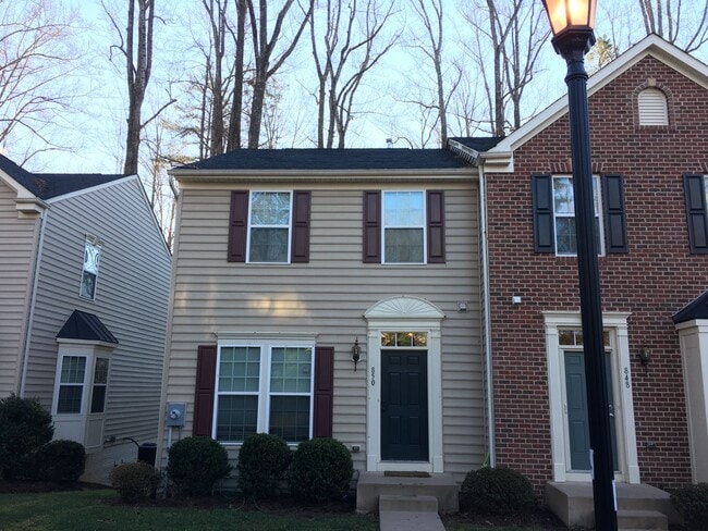 Building Photo - 850 Rockcreek Rd