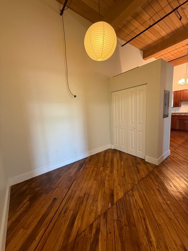 Una de las cuatro estaciones de trabajo - 99 Allen St Unidad 207