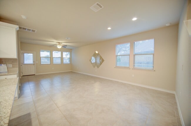 Photo - 8842 White Crown