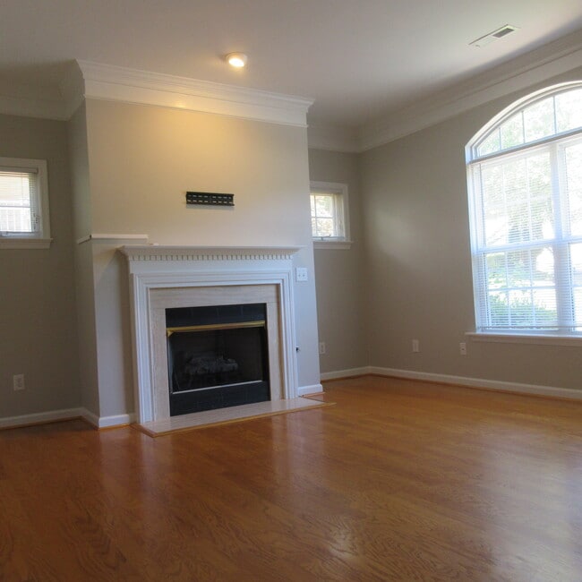 Photo - 2598 Ravenscroft Way