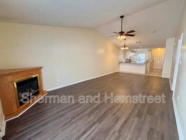 Photo - 310 Evans Lake Way