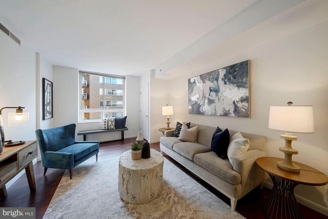 Building Photo - 355 I St SW Unit 410