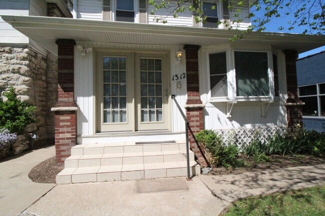 Building Photo - October FREE On This One Bedroom One Bath ... Unit 1312 W 39TH ST. #4