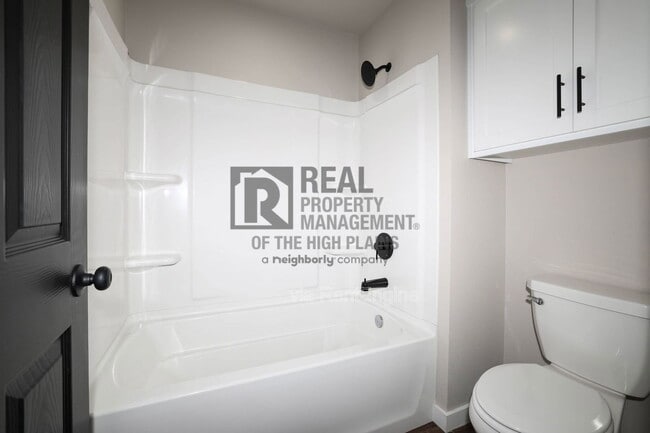 Photo - 4710 Clive Ave