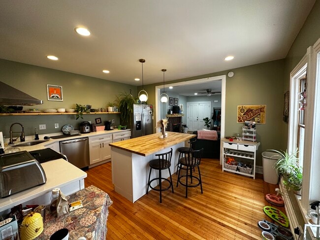 Kitchen - 1204 Delaware Ave Unit Apt 2