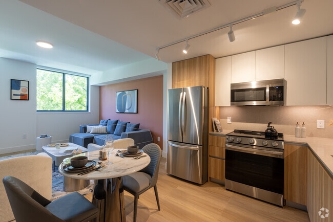 1BR, 1BA - 772SF - Kitchen