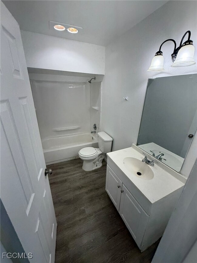 Building Photo - 2708 Broadway Unit 7