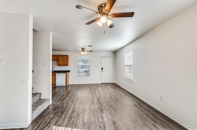Photo - 325 Queens Ct S