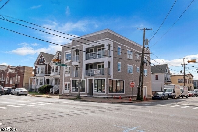 Photo - 862 E Jersey St Unit 5