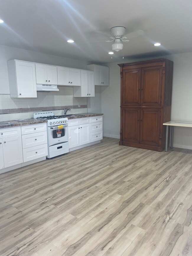 Photo - 1712 W 147th St