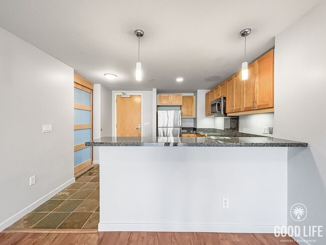 Photo - Beautiful 1BD/1BA Condo in Downtown W/ Off...