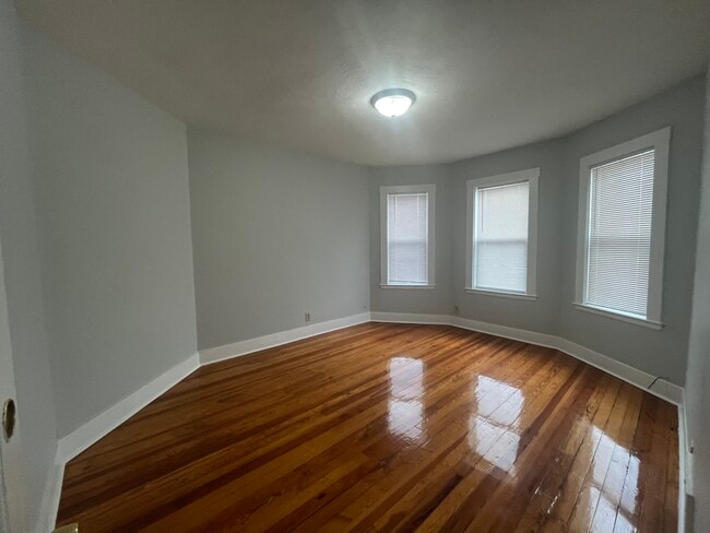 Building Photo - 490 Quincy St Unit 3 Rental