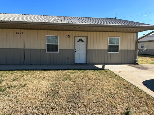 Photo - 18717 Kokomo Ln Apartment Unit B