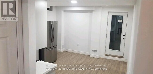 Photo - 1280 Amherst Gate