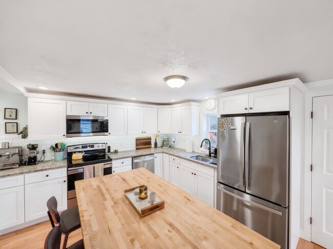 Photo - Beautiful Condo In Beverly MA!