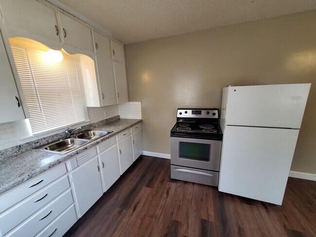 Photo - Remodeled 2 Bd with huge kitchen, dining r... Unit 1005 Main Floor