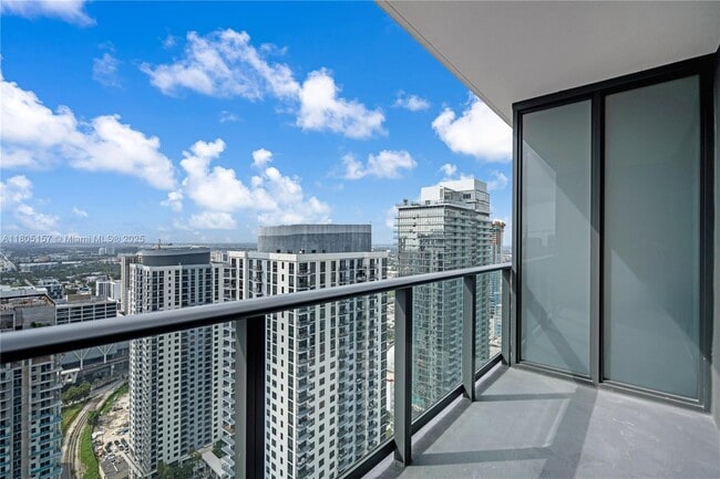 Building Photo - 601 NE 1st Ave Unit 4204 Rental
