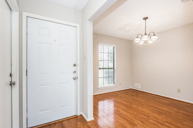 Photo - 1816 Hunting Green Dr