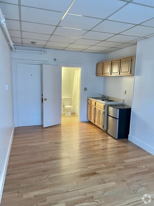 Building Photo - 267 Newbury St Unit 13 Rental