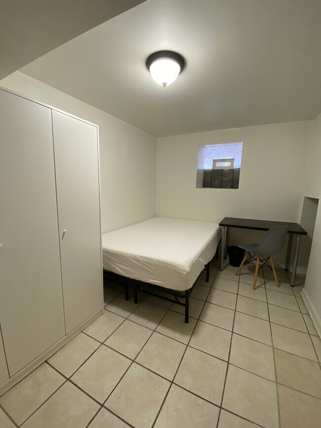 Photo - 260 W 24th Pl Unit BR