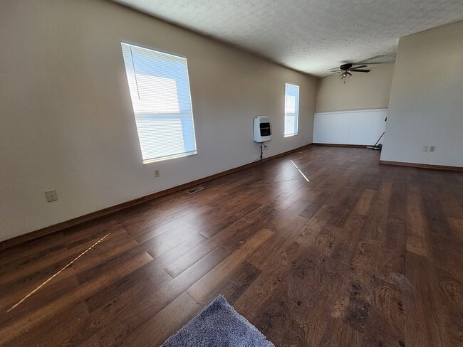 Photo - 210 Heritage Cir