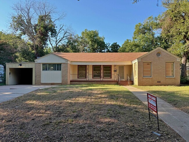 Building Photo - Spacious Family Home in Premier Wichita Fa...