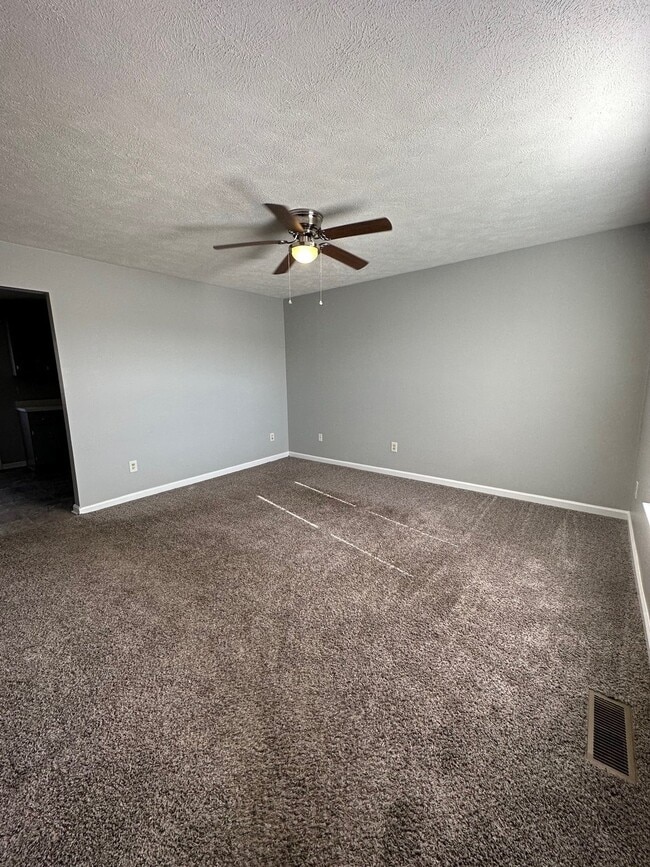 Photo - 1058 Bush Ave