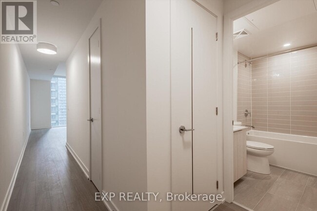 Photo - 357 King St W Unité 1707