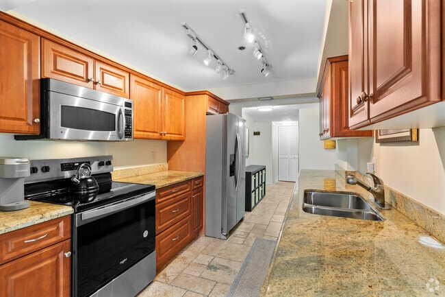 Building Photo - 899 Jeffery St Unit 201 Rental