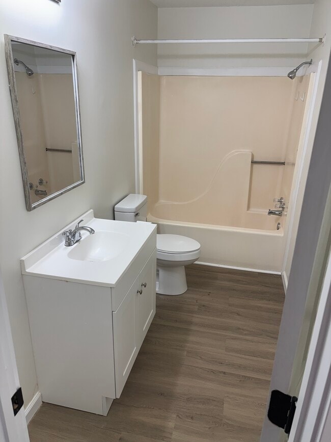 Hall bath - 1235 Harrell