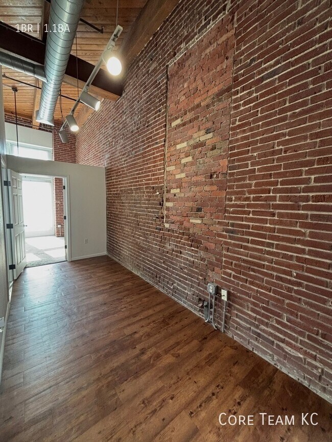 Photo - 202 W 5th St Unit 101