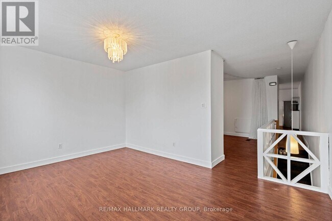 Photo - 378 Booth St