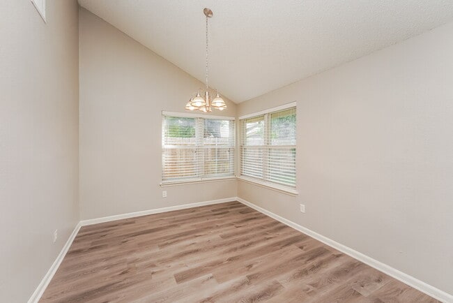 Photo - 2677 Steppington St