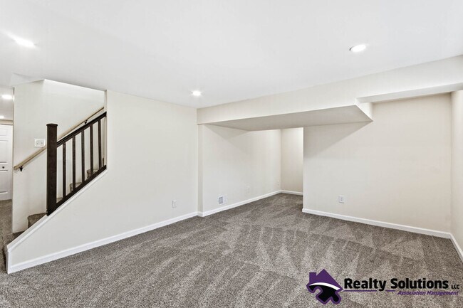 Photo - 721 Tacoma Blvd