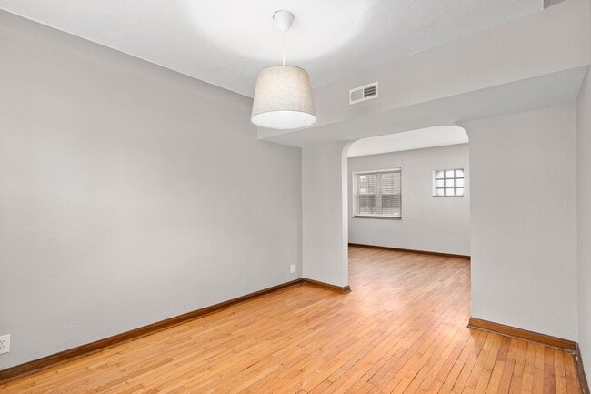 Photo - 5823 Lindenwood Ave Unidad 5823-1E