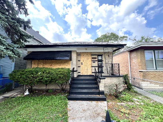 Building Photo - 6622 S Damen Ave Rental