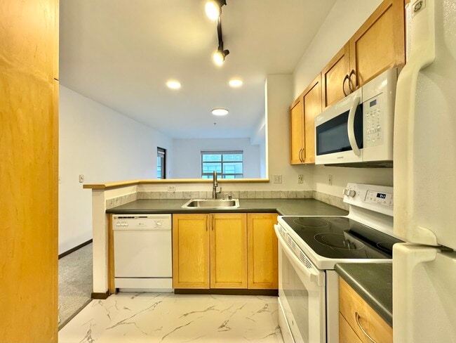 Building Photo - 111 108th Ave NE Unit 411