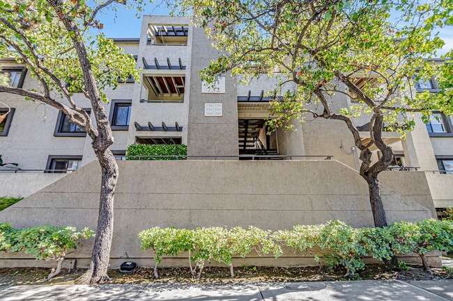 Building Photo - 880 E Fremont Ave Unit 721 Rental