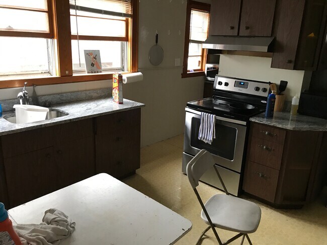 Building Photo - 64 Chetwynd Rd Unit 1 Rental