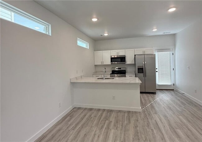 Photo - 851 Reading RR Ln