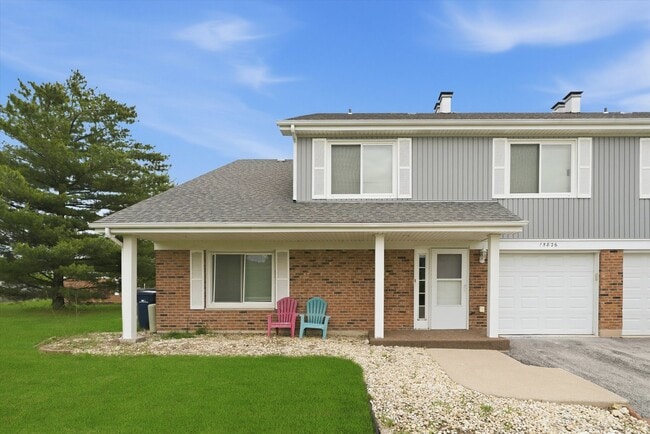 Building Photo - 15826 Farm Hill Dr