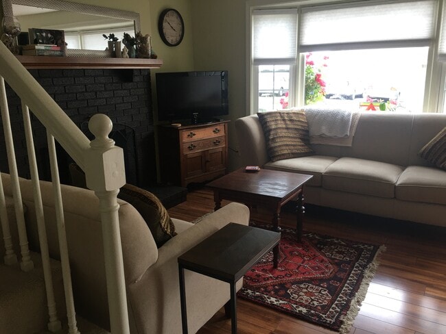 Sala de estar - 13 Boylston Ln