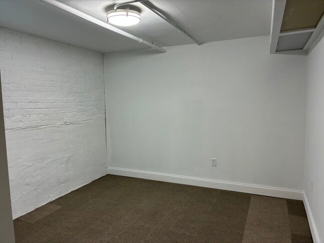 Photo - 2433 W Dakin St Unit B