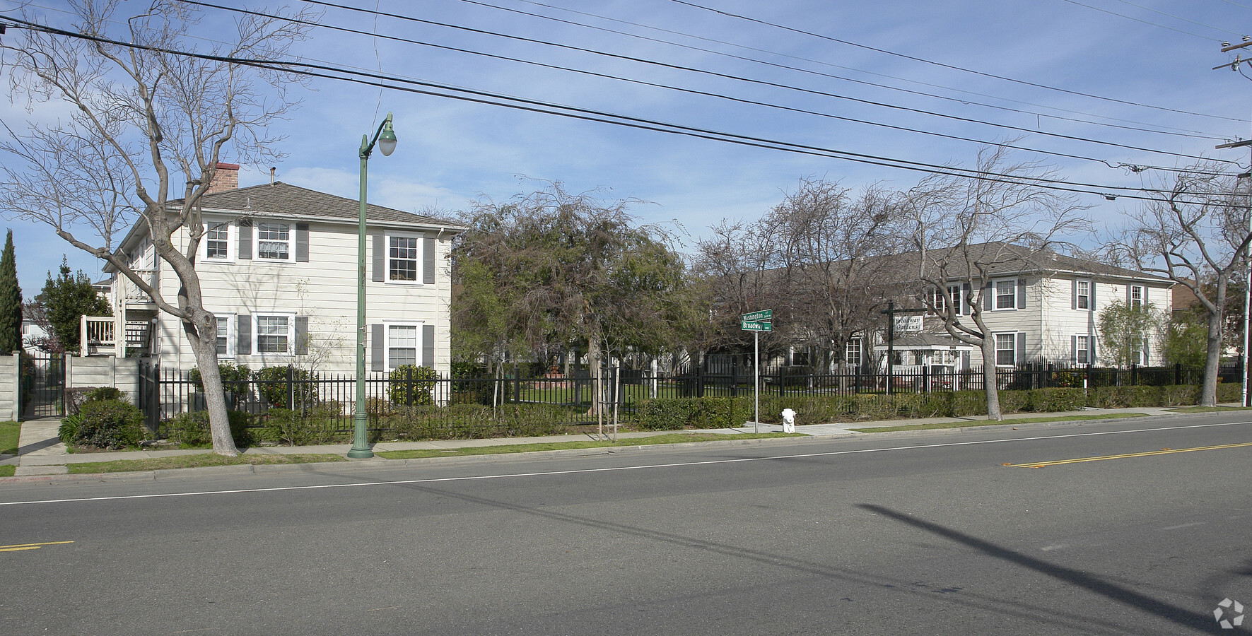 Broadway Gardens - Broadway Gardens Apartments