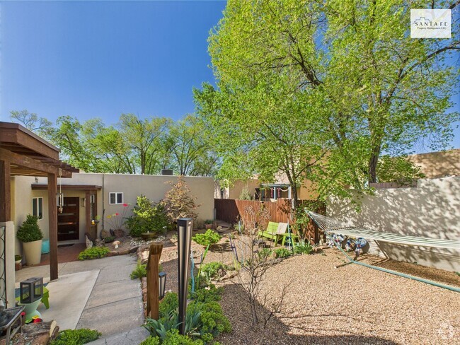 Building Photo - Beautifully Furnished and Equipped Propert... Rental