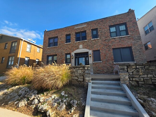 Building Photo - Virginia Ann Unit 7