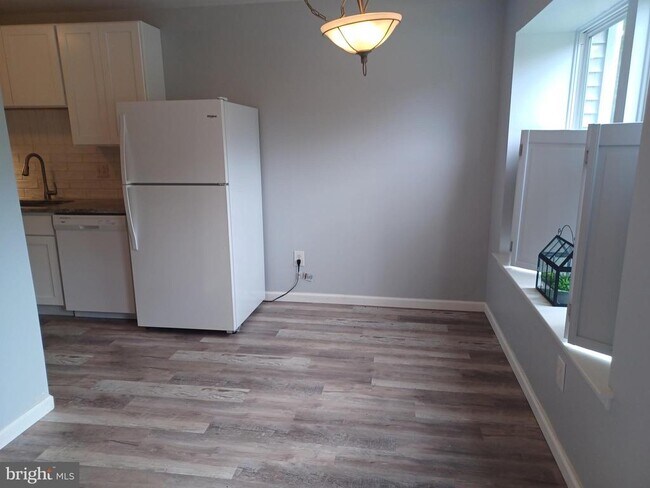 Photo - 403 Roberts Ln