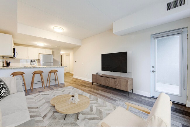 Building Photo - 212 Davis Apartments