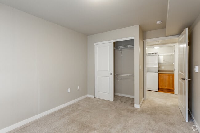 2BR, 1BA - 794 SF